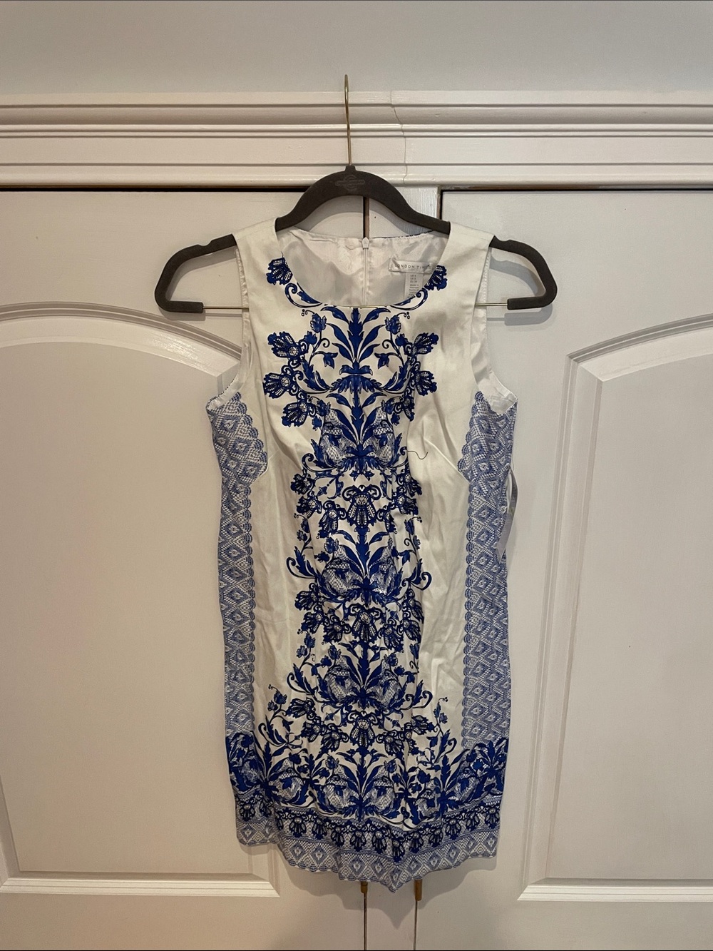 London Times White Sheath Dress with Royal Blue Design